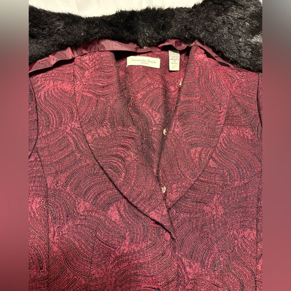 AMANDA SMITH, Brocade Burgundy Two Piece Skirt Suit w/Faux Fur, Size 8, EUC - Picture 4 of 7